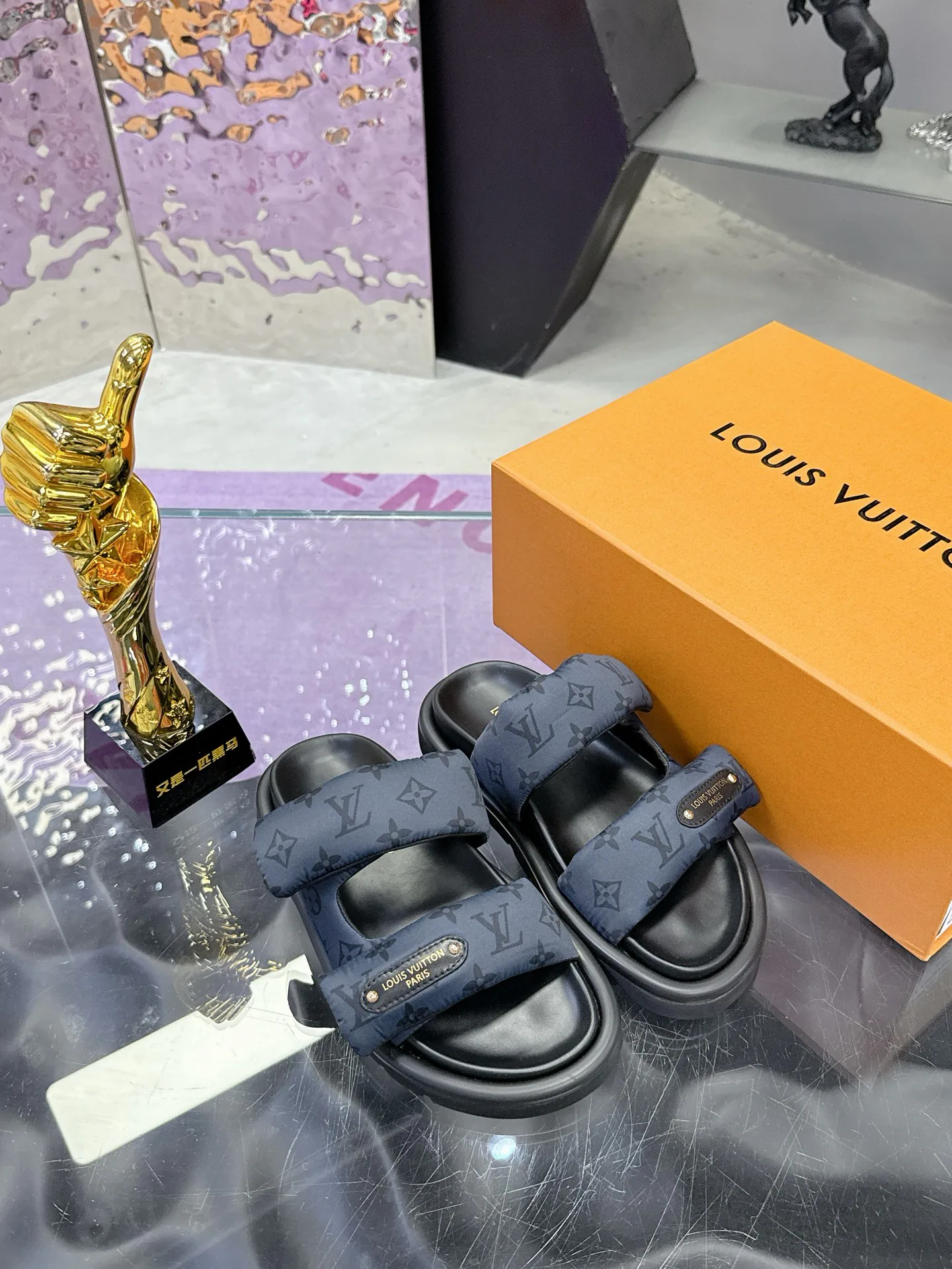 Шлепанцы Женские Louis Vuitton 17530458