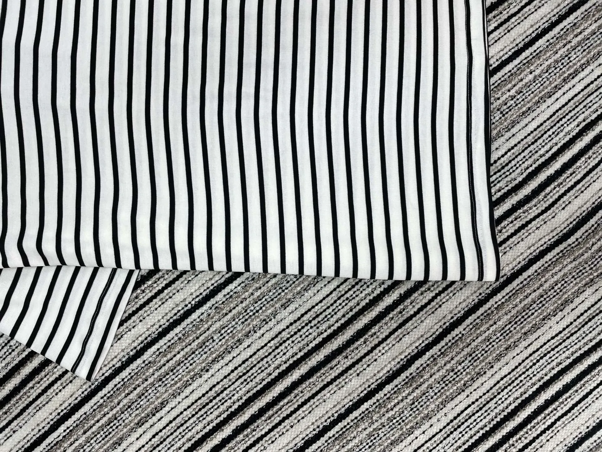 Футболки Женские Saint Laurent 681833