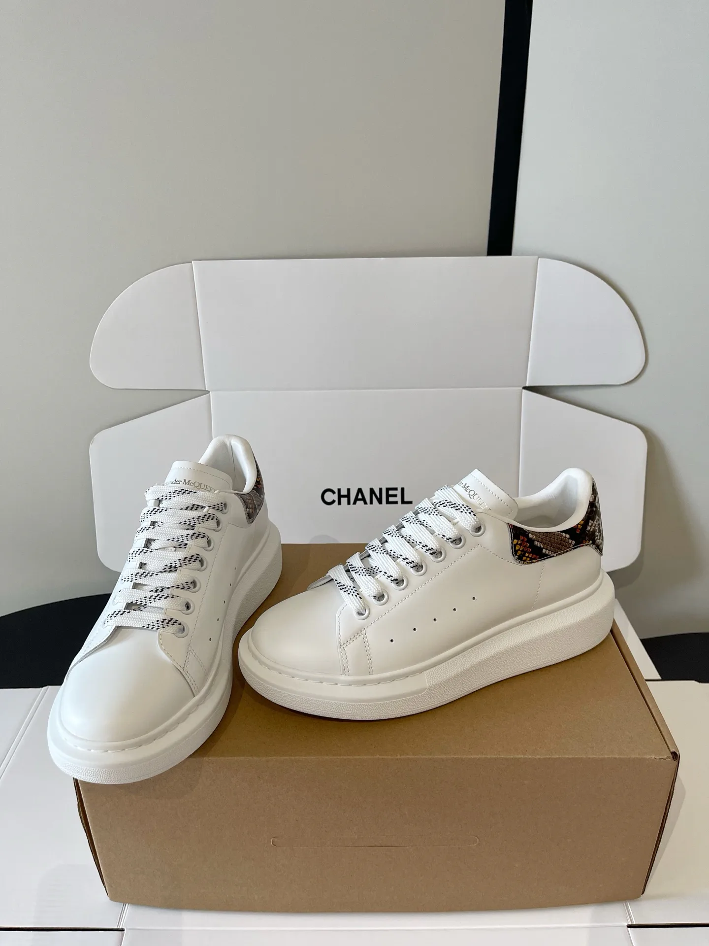 Кроссовки Женские Alexander Mcqueen 18092485