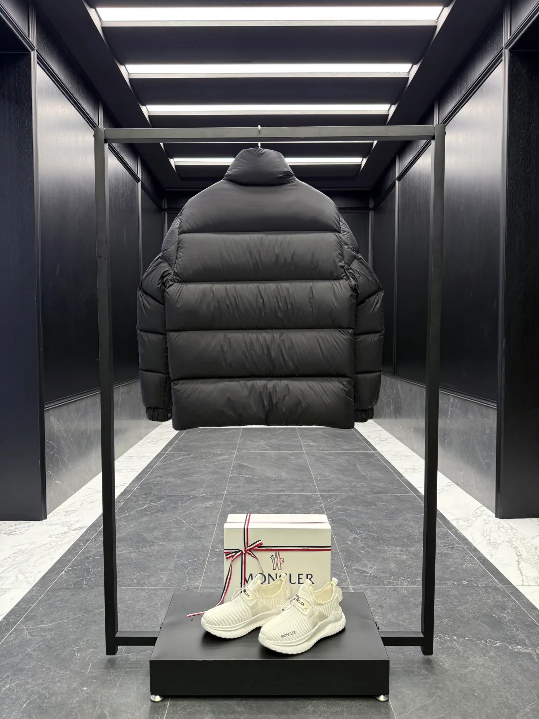 Куртки И Пуховики Мужские Moncler 17918146