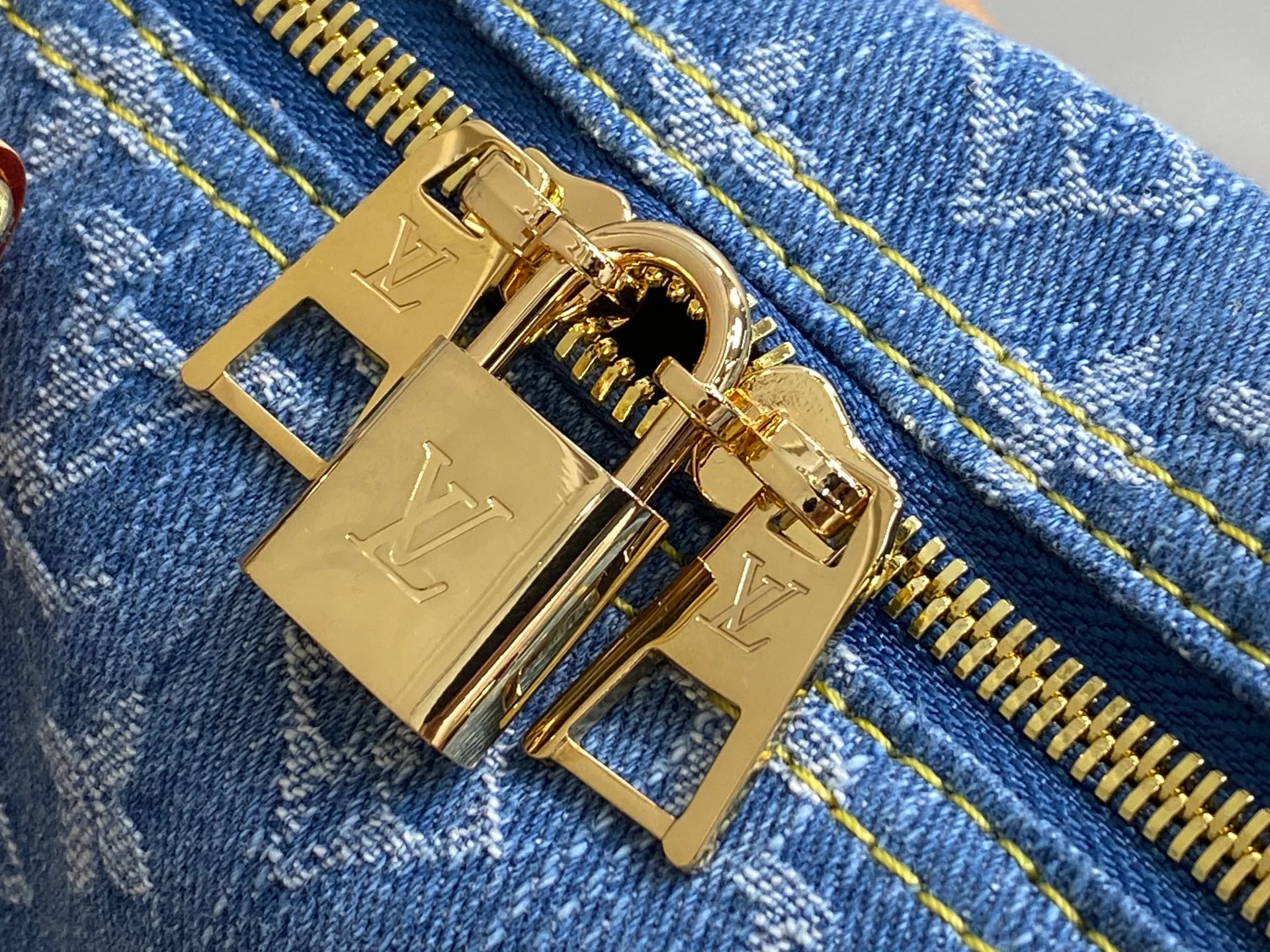 Классические Сумки Женские Louis Vuitton 11669155