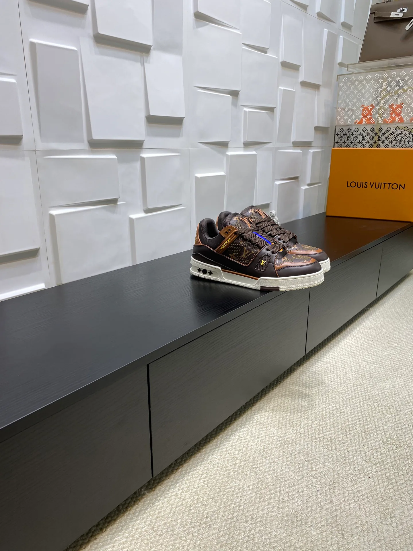 Кроссовки Женские Louis Vuitton 17969022