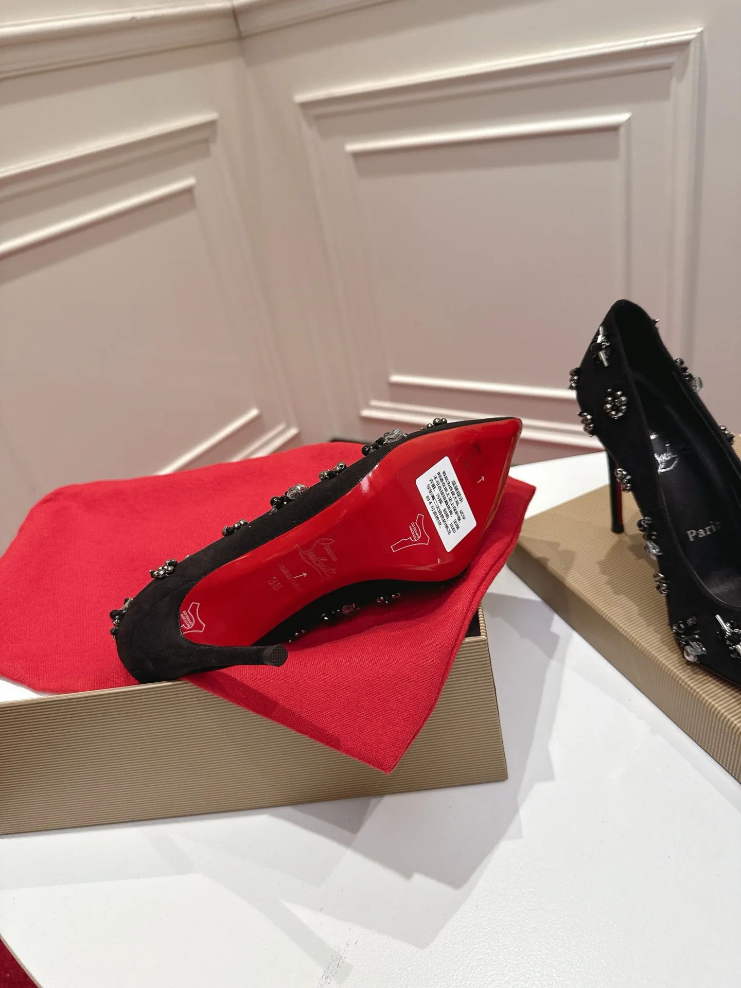 Туфли Женские Christian Louboutin 17057834