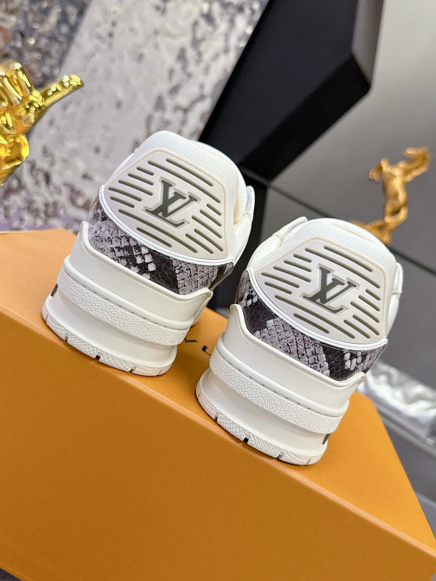 Кроссовки Мужские Louis Vuitton 17530407