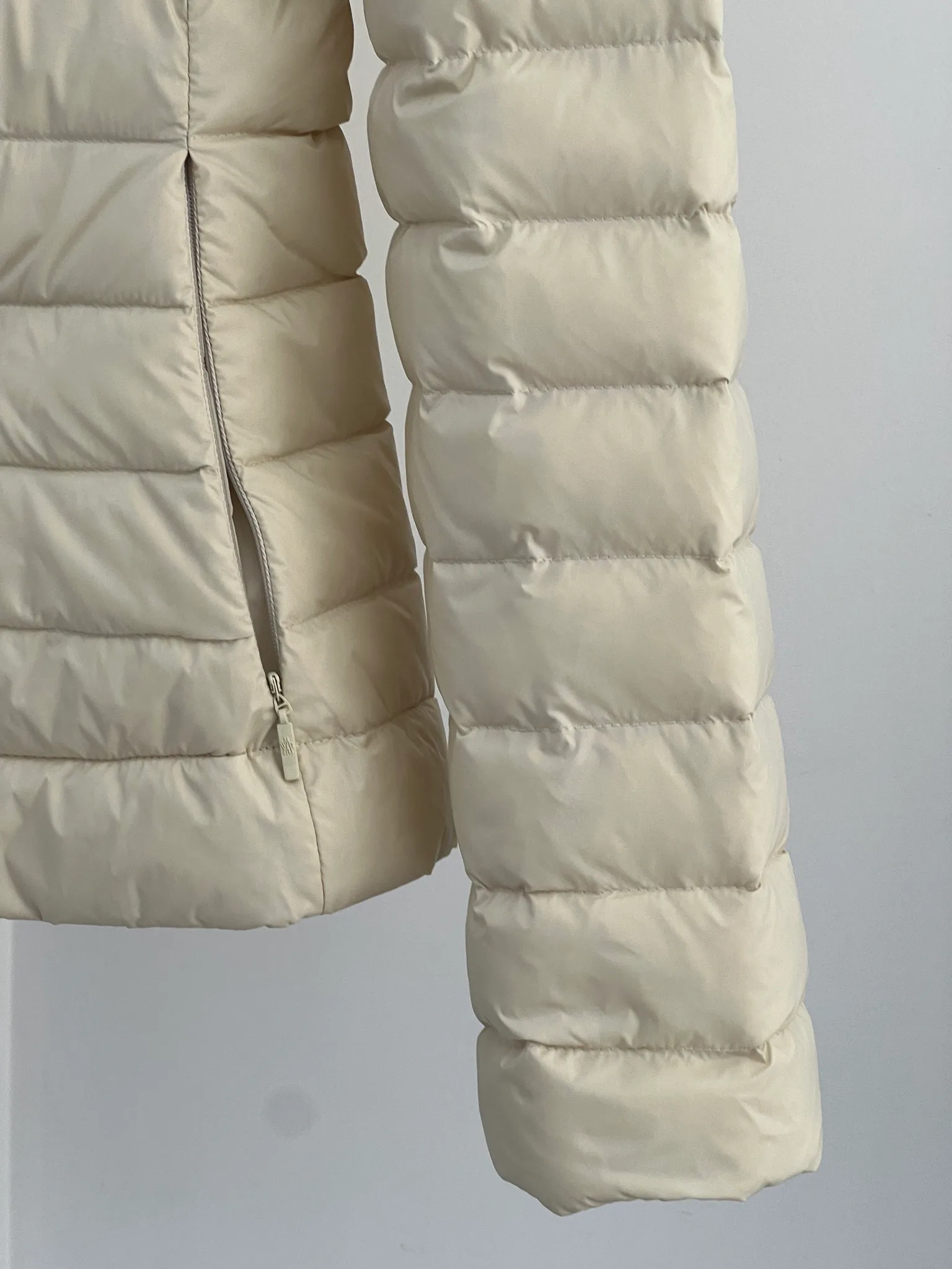 Куртки И Пуховики Женские Moncler 18416157