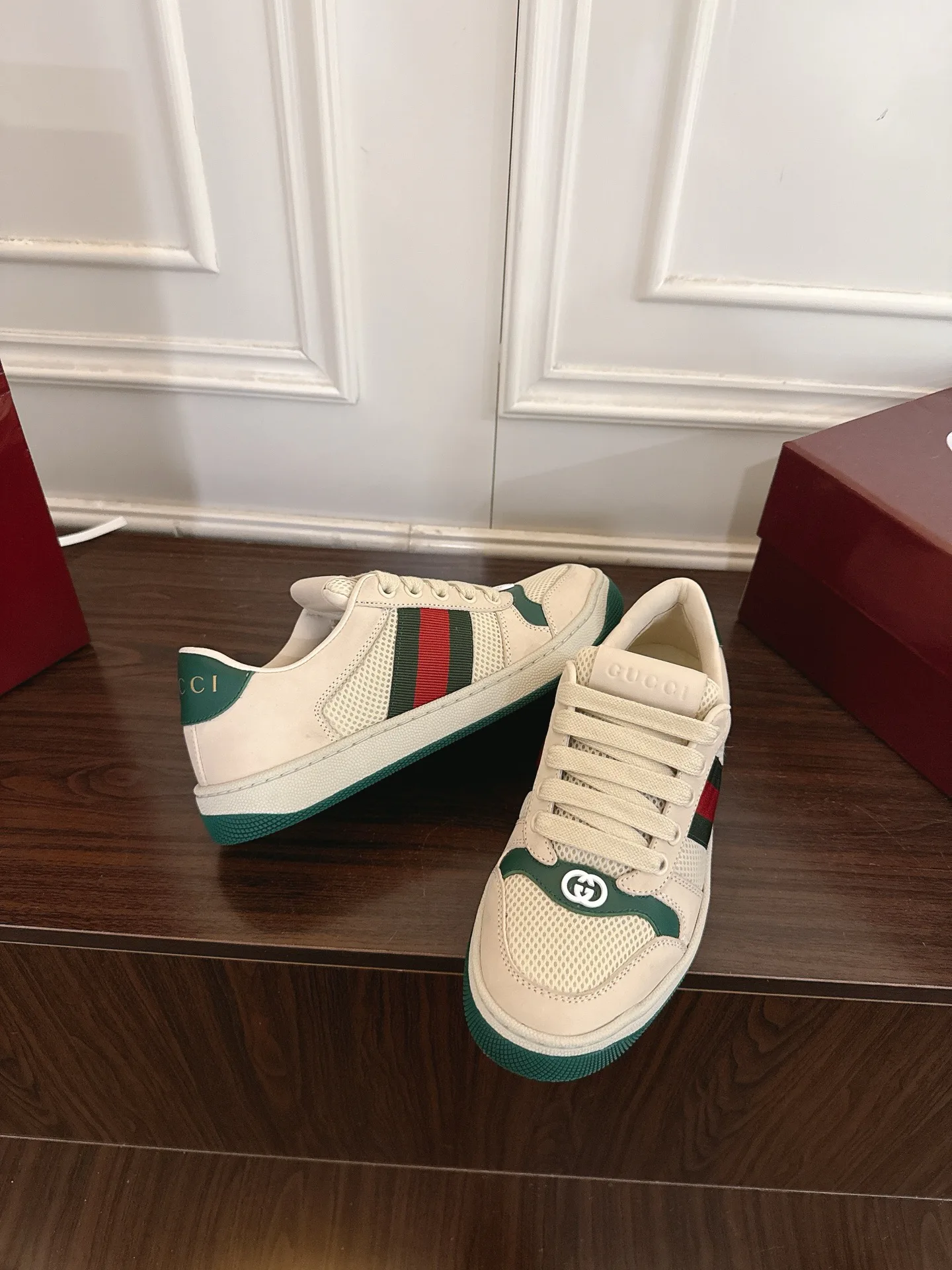 Кроссовки Женские Gucci 18889290