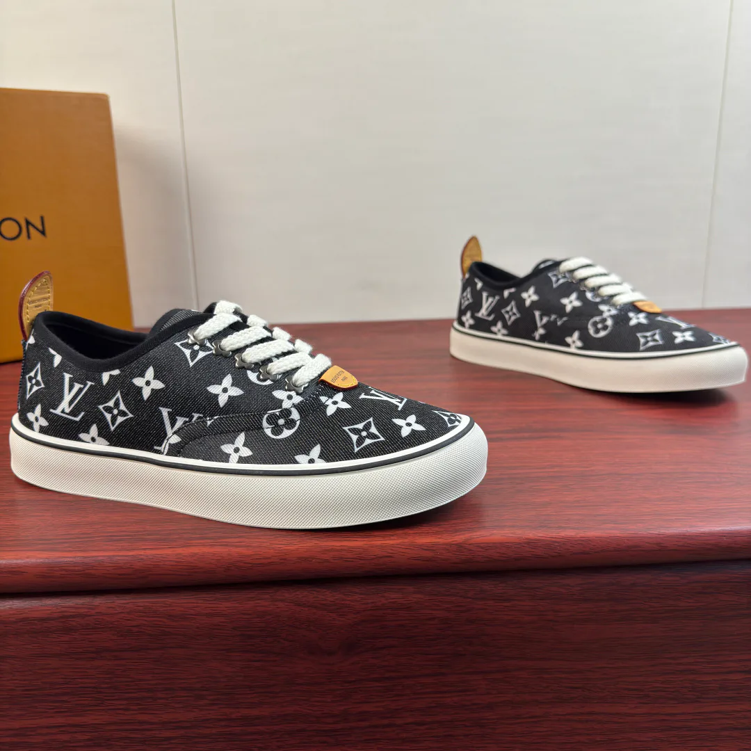 Кроссовки Женские Louis Vuitton 18100540