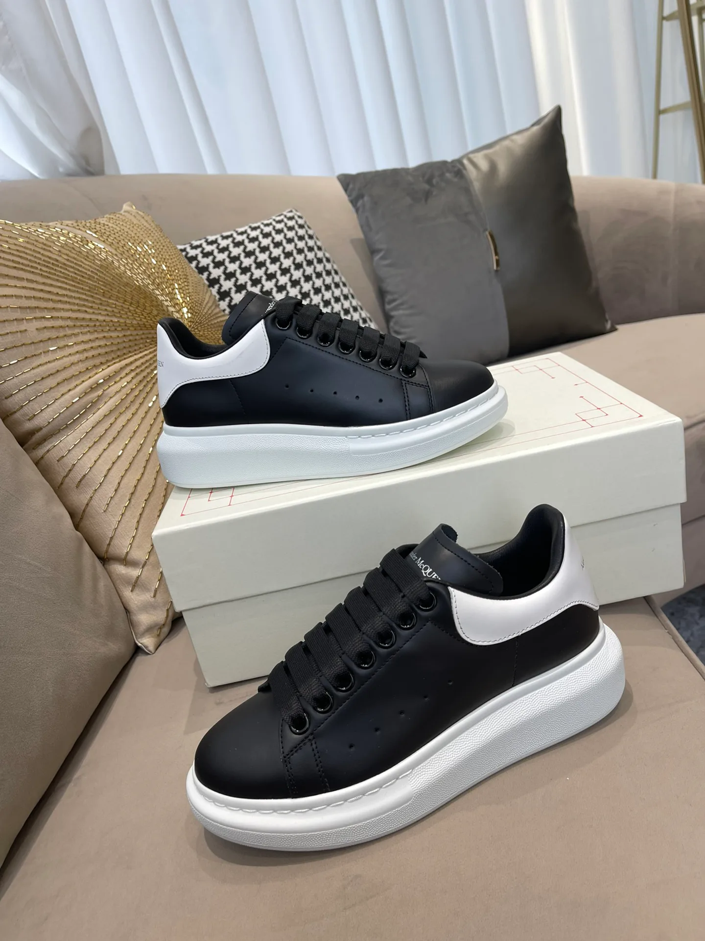 Кроссовки Женские Alexander Mcqueen 18373664