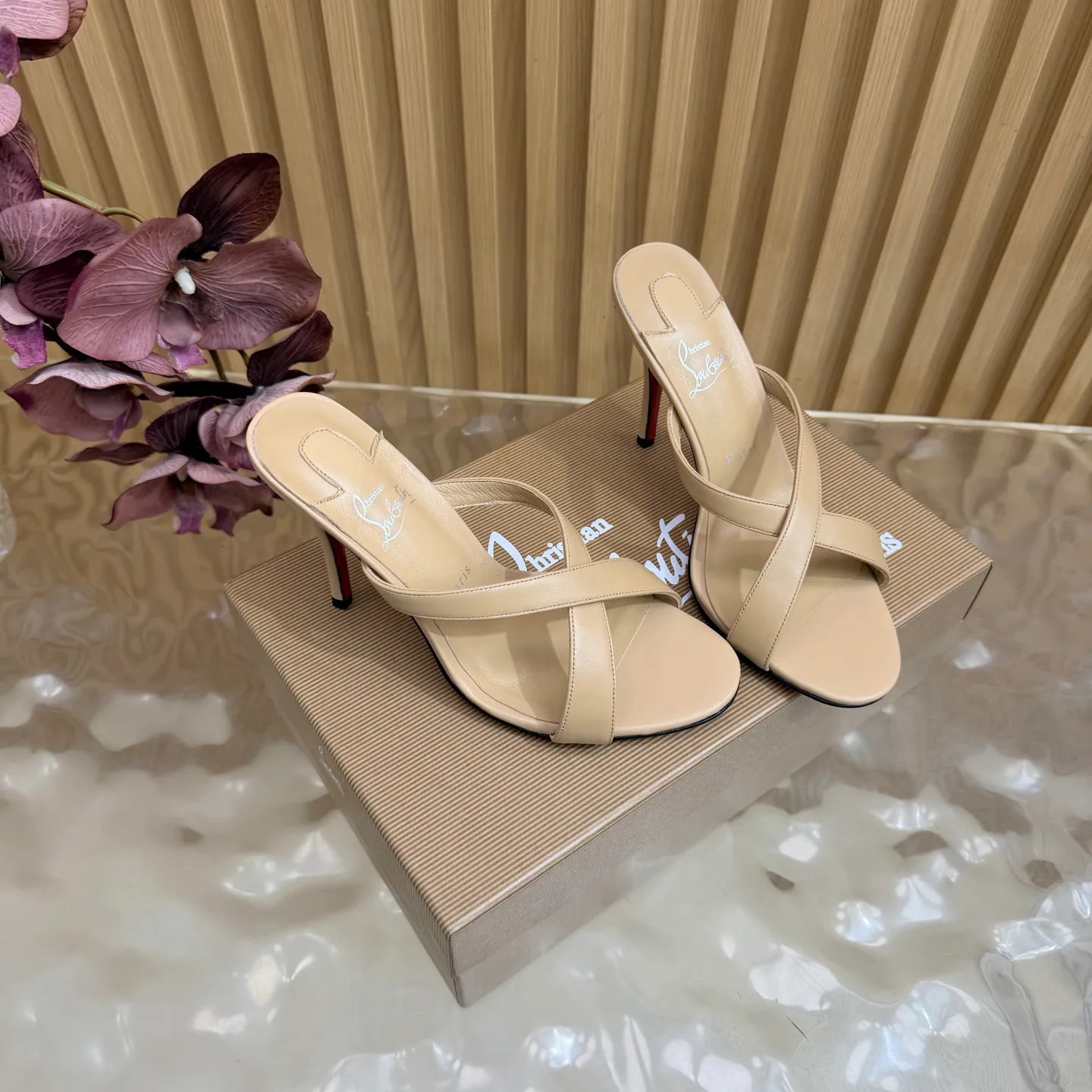 Босоножки Женские Christian Louboutin 18796777