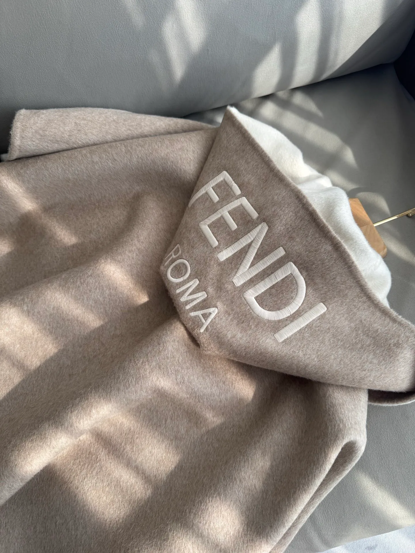 Пальто Женские Fendi 18739645