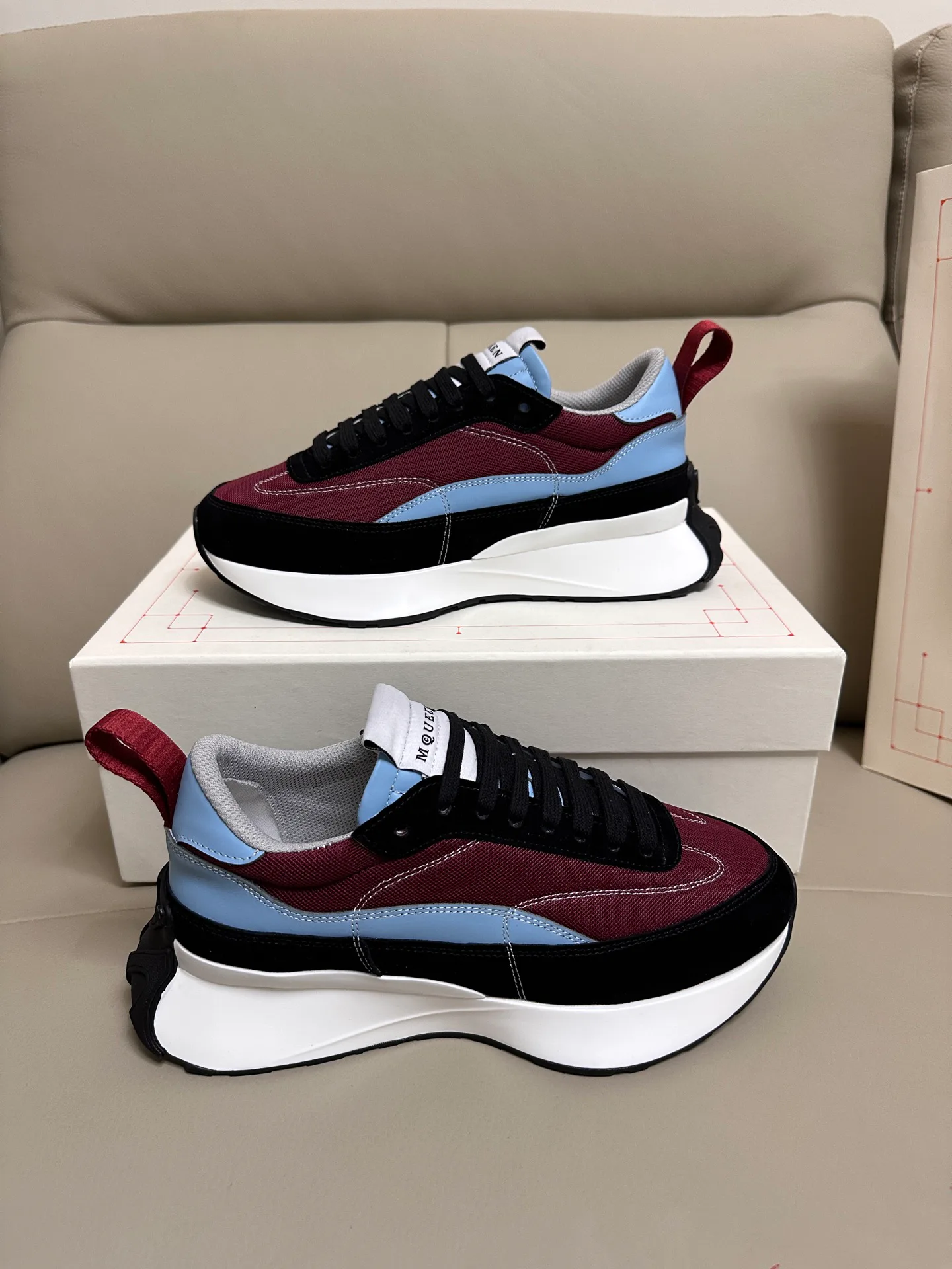 Кроссовки Женские Alexander Mcqueen 18616739