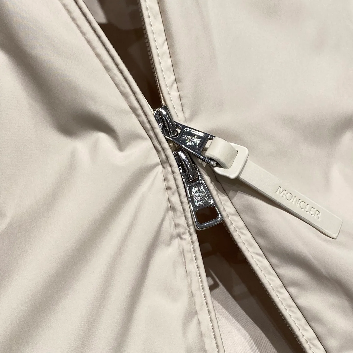 Куртки И Пуховики Мужские Moncler 18232573
