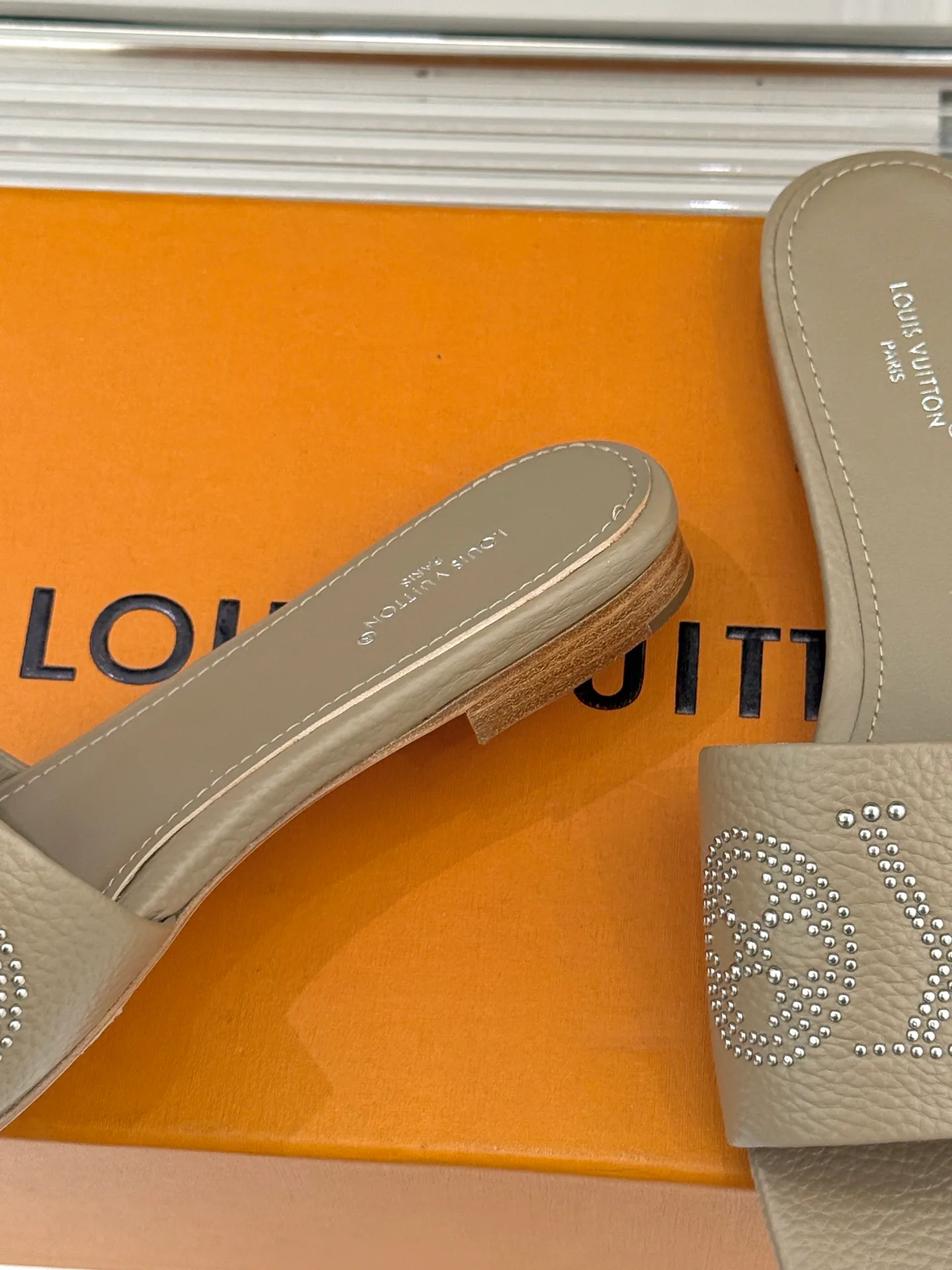 Шлепанцы Женские Louis Vuitton 2962775