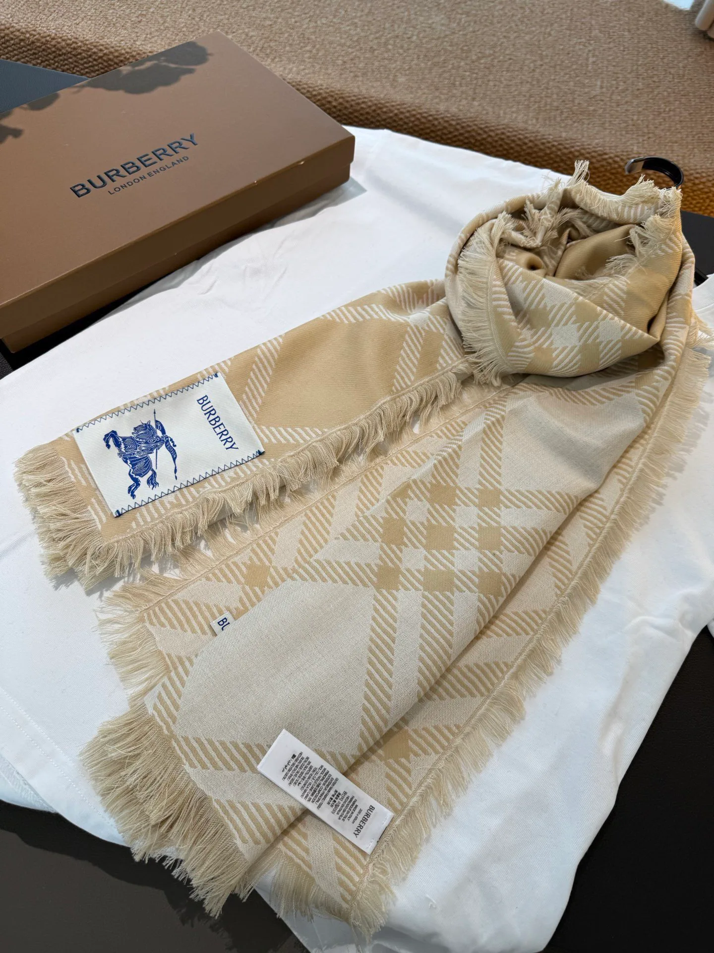 Шарфы Burberry 18627367