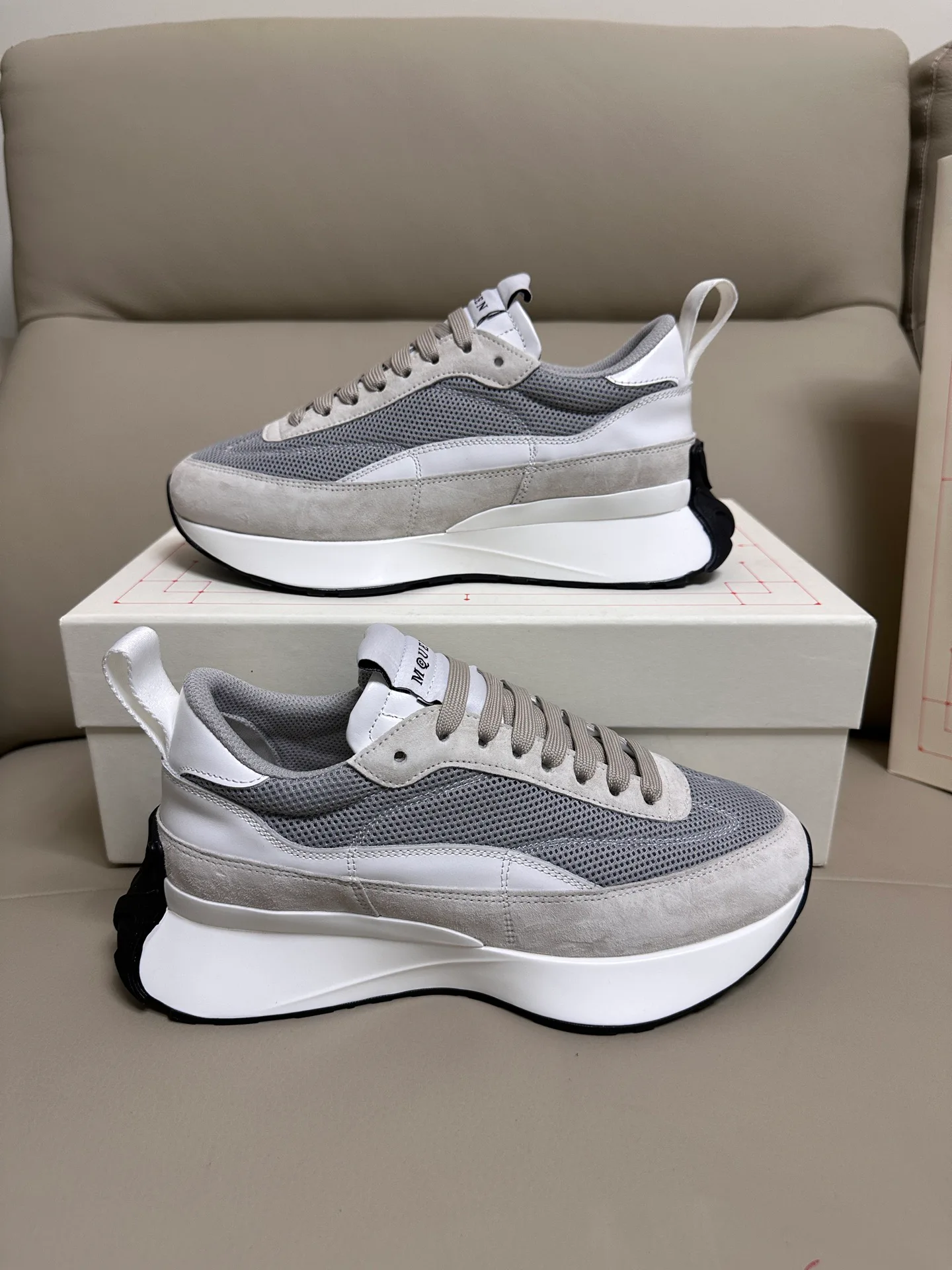 Кроссовки Женские Alexander Mcqueen 18616734