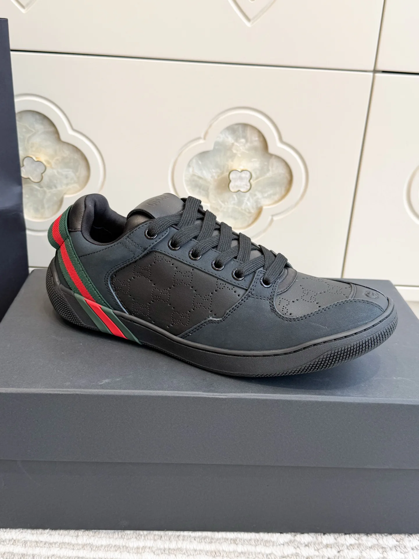 Кроссовки Женские Gucci 18738048