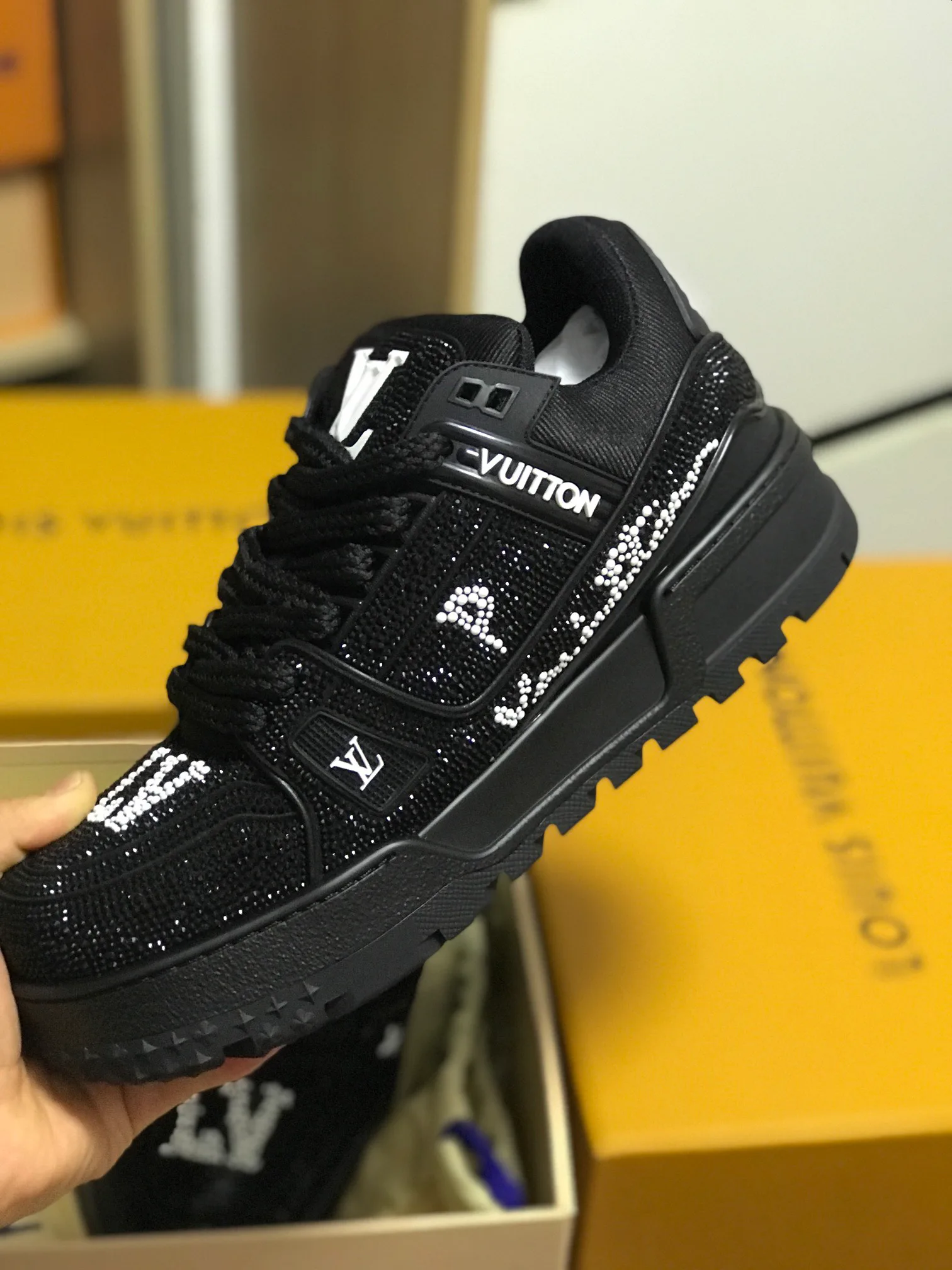 Кроссовки Женские Louis Vuitton 11707419