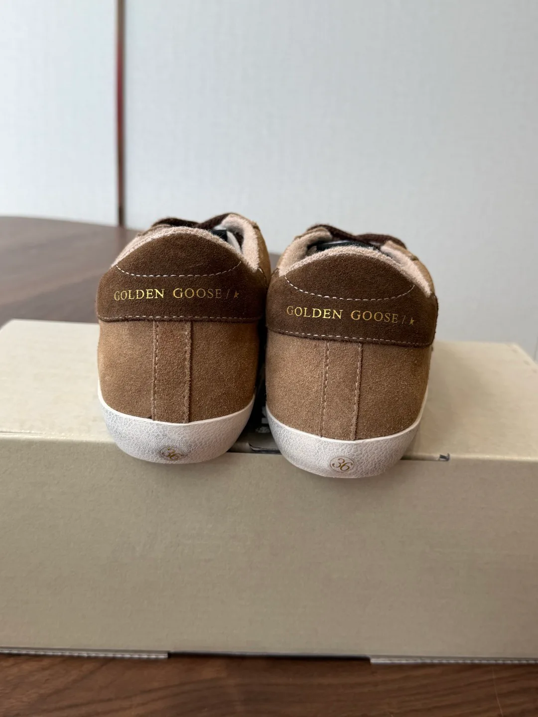 Кроссовки Женские Golden Goose 18146573