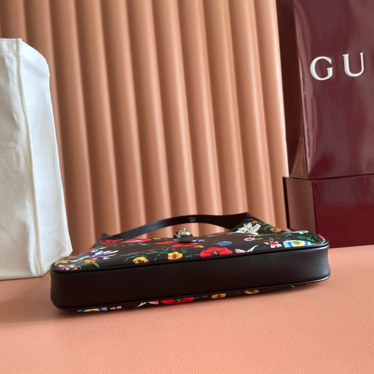 Классические Сумки Женские Gucci 18148086