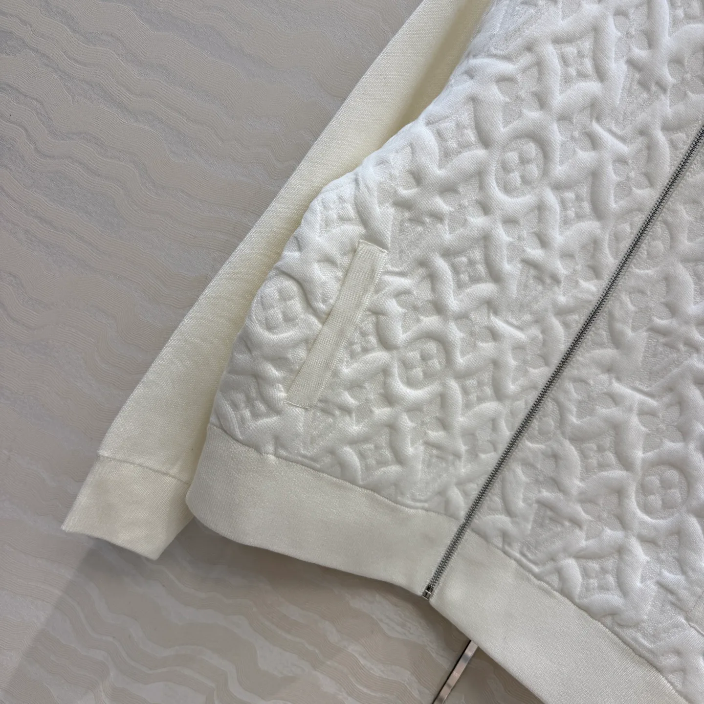 Куртки И Пуховики Женские Louis Vuitton 18439433