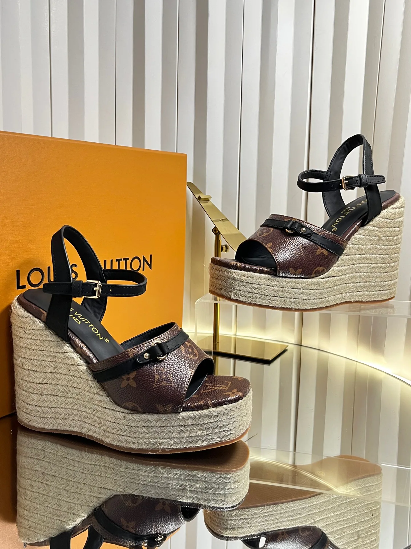 Босоножки Женские Louis Vuitton 11886751