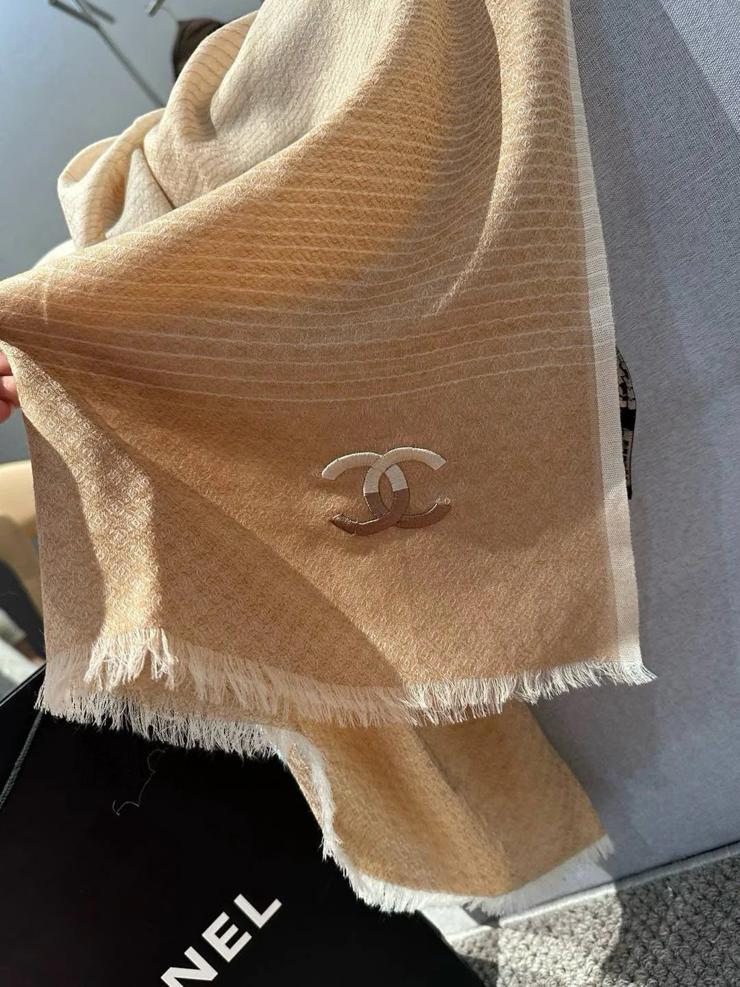 Шарфы Chanel 5425