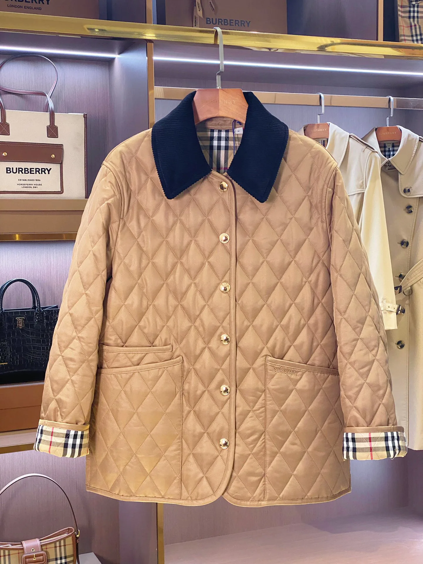 Куртки И Пуховики Женские Burberry 2420430