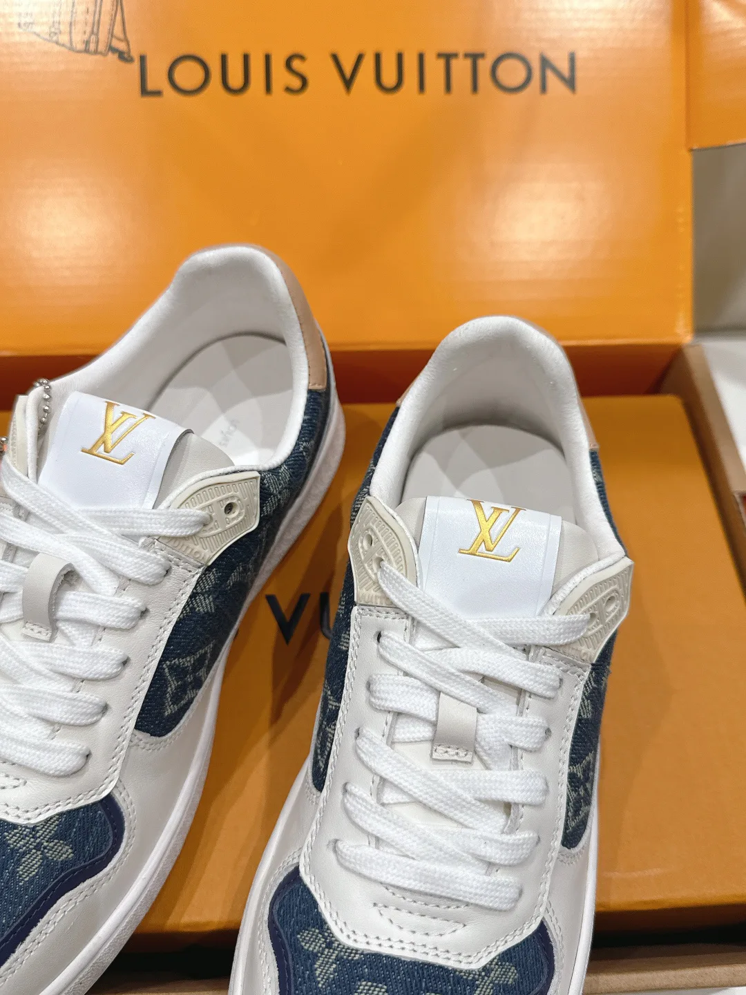 Кроссовки Женские Louis Vuitton 1056440