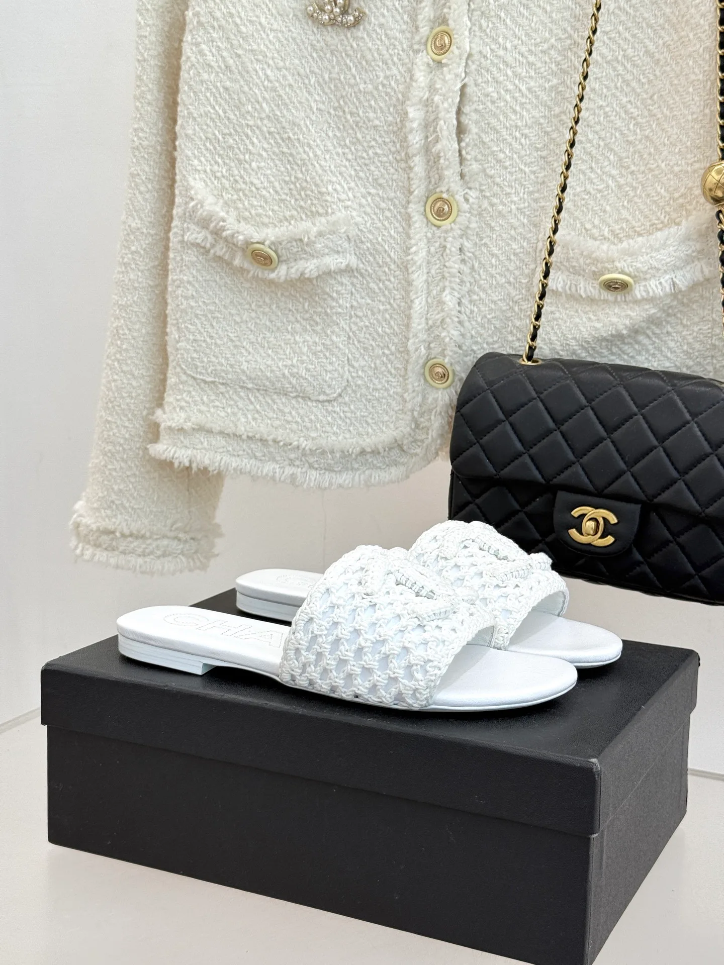 Шлепанцы Женские Chanel 11485813