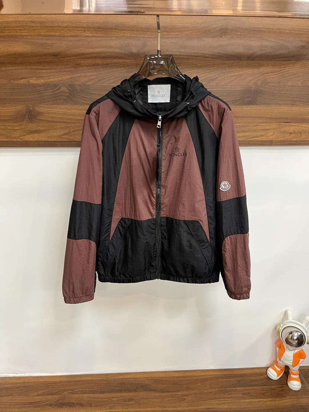 Куртки И Пуховики Мужские Moncler 11000527