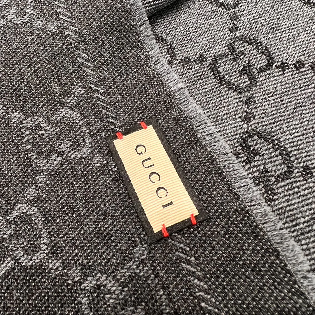 Шарфы Gucci 18663959