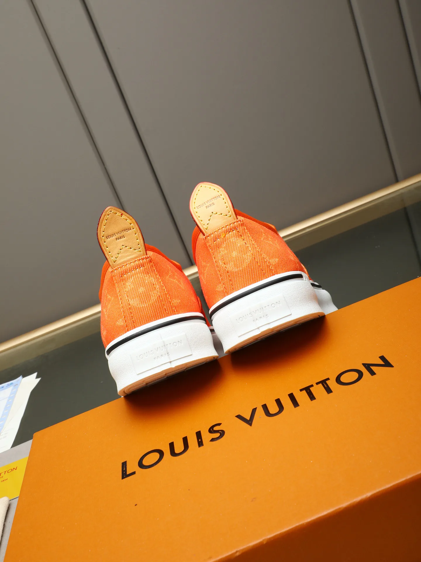 Кроссовки Женские Louis Vuitton 17947257