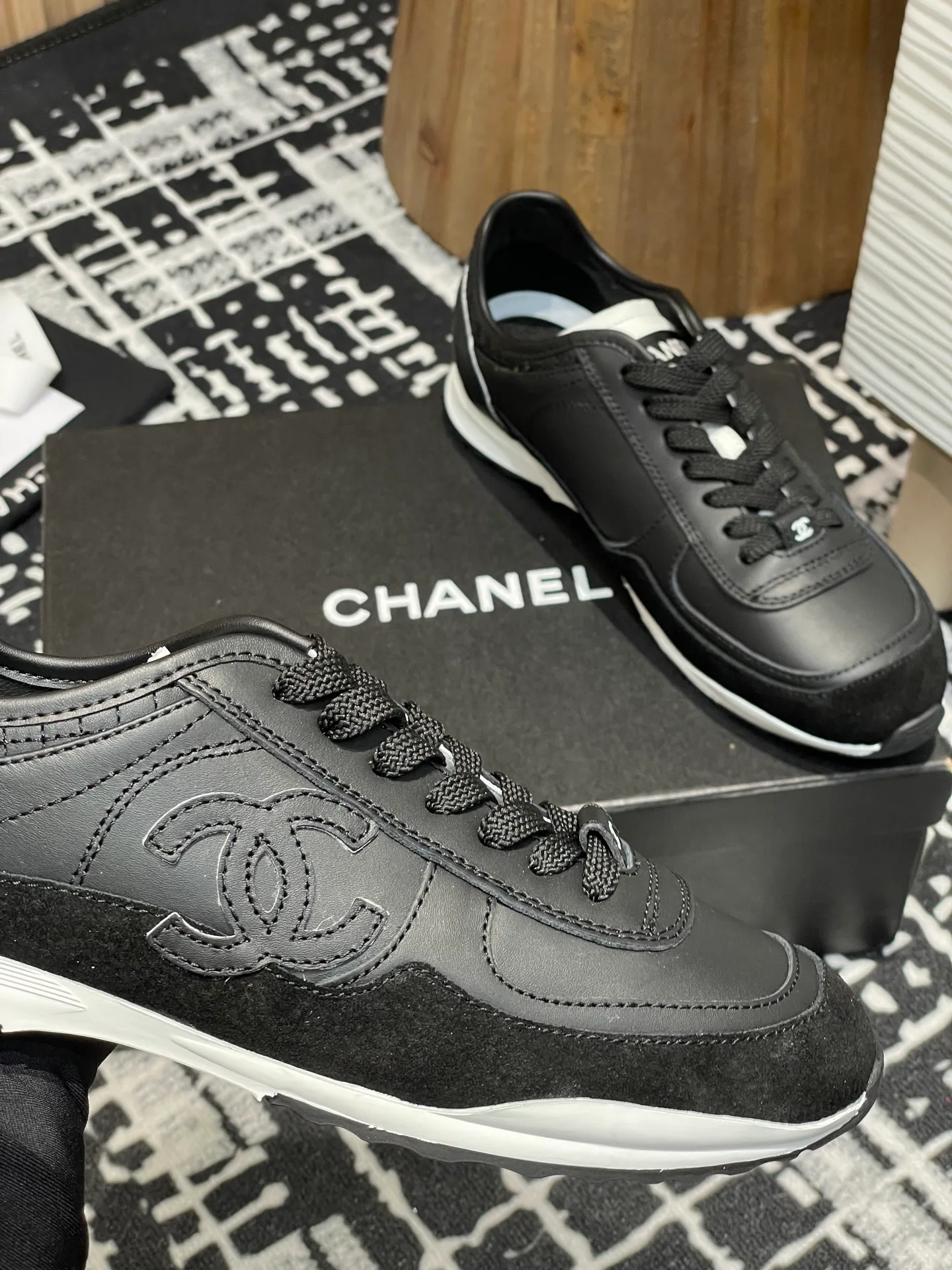Кроссовки Женские Chanel 18400