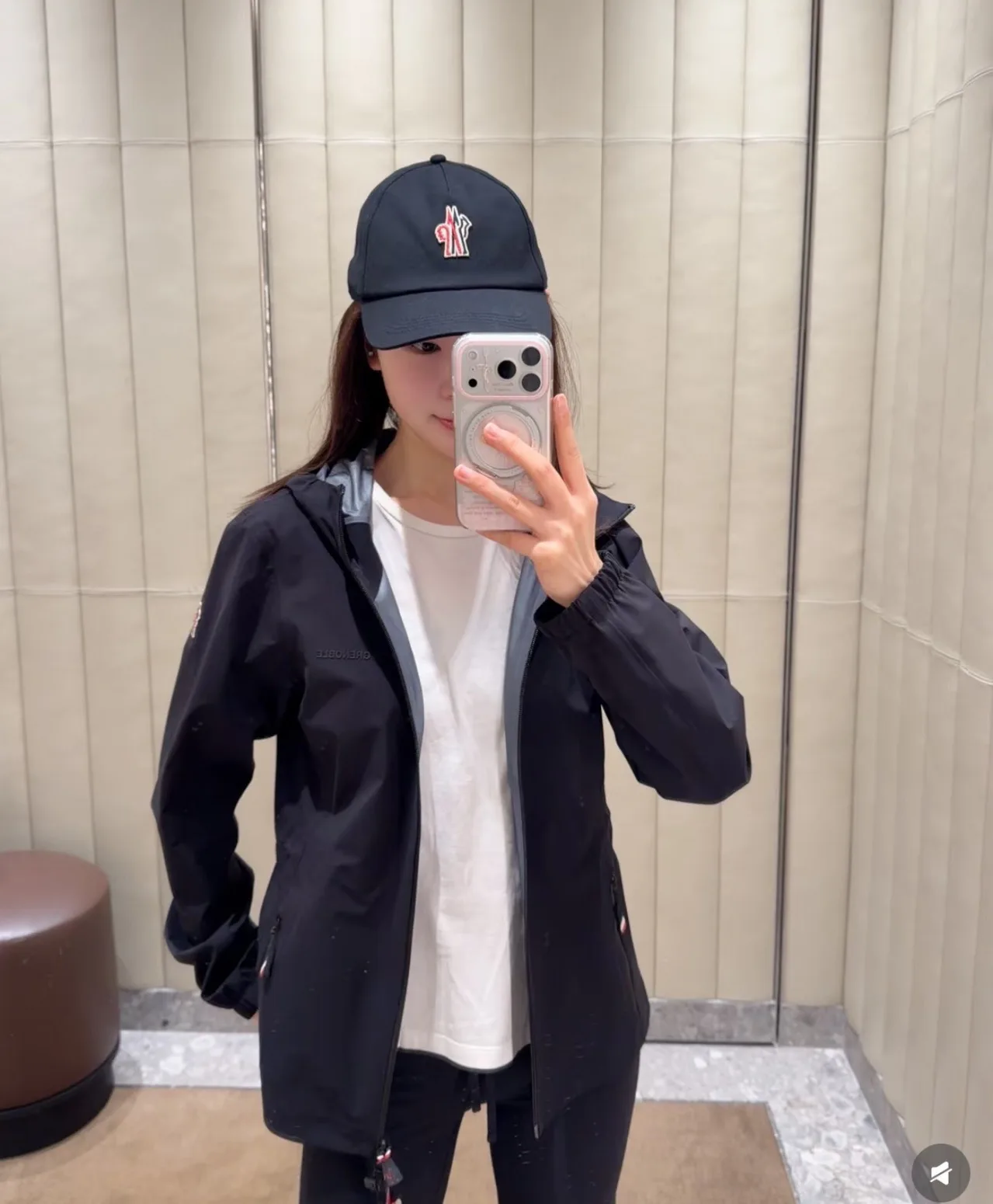 Куртки И Пуховики Женские Moncler 18501652