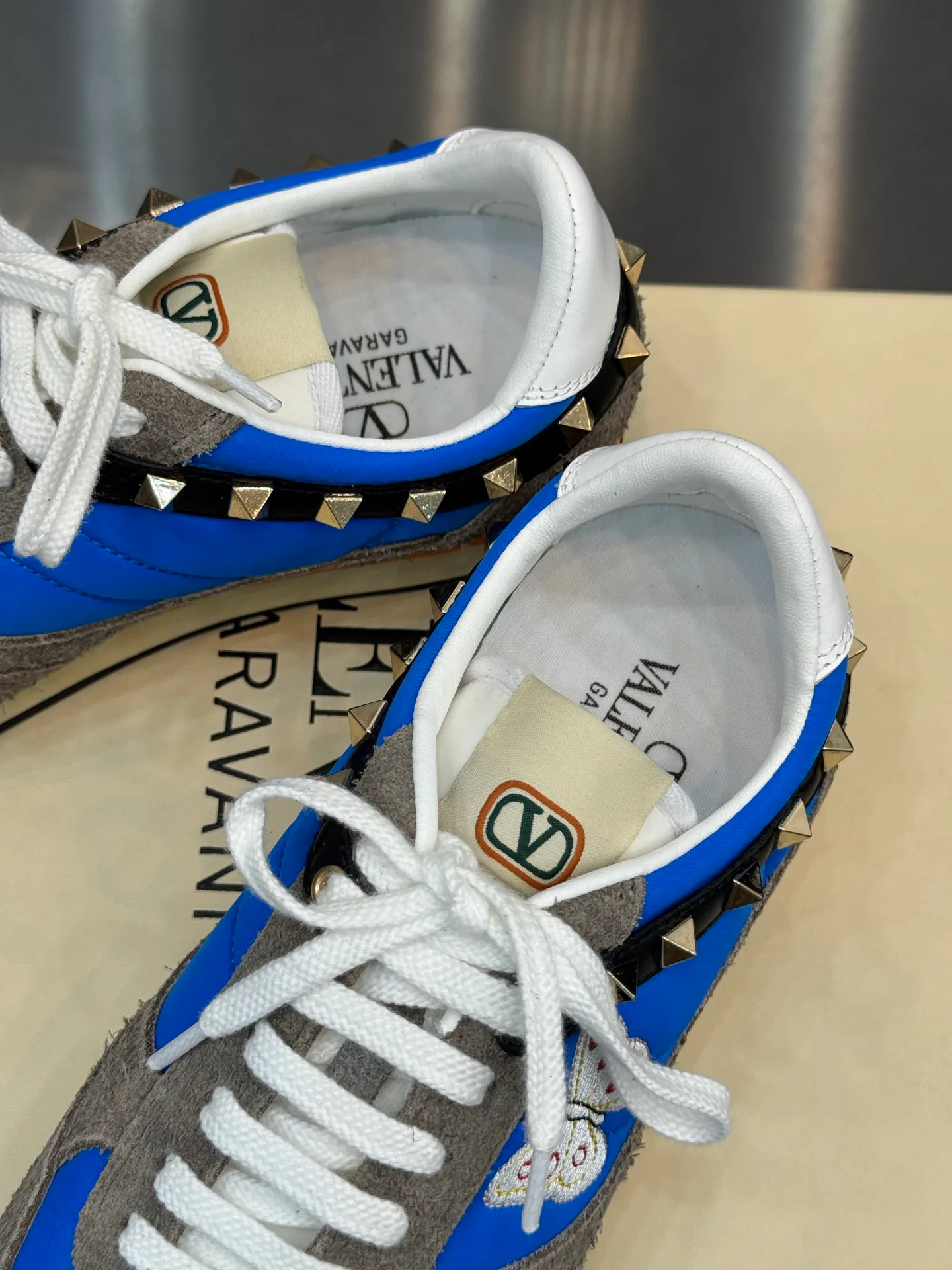 Кроссовки Женские Valentino 18202509
