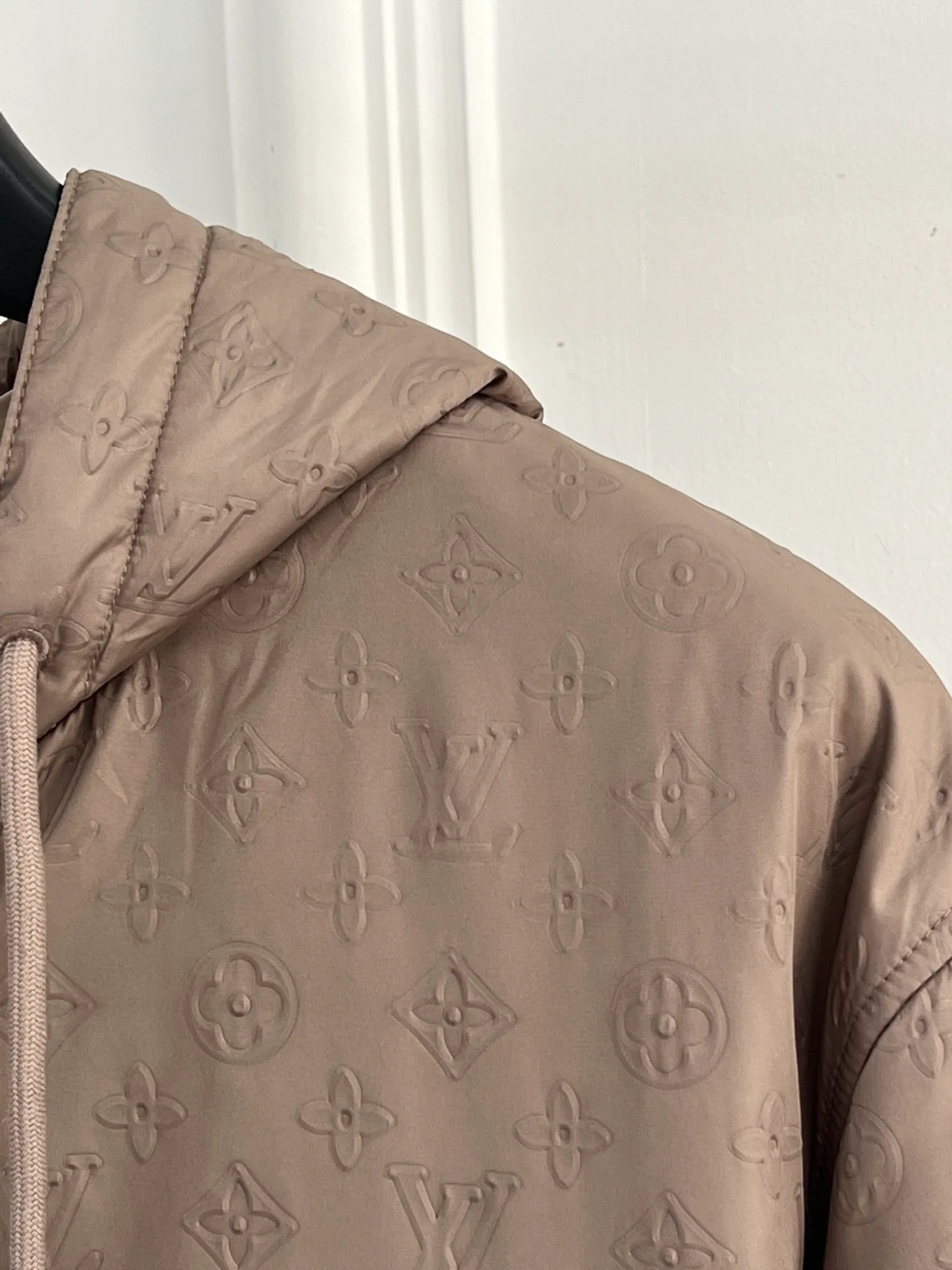 Куртки И Пуховики Женские Louis Vuitton 12842414