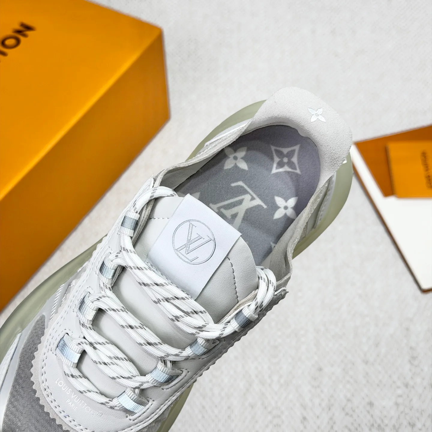 Кроссовки Женские Louis Vuitton 18265147
