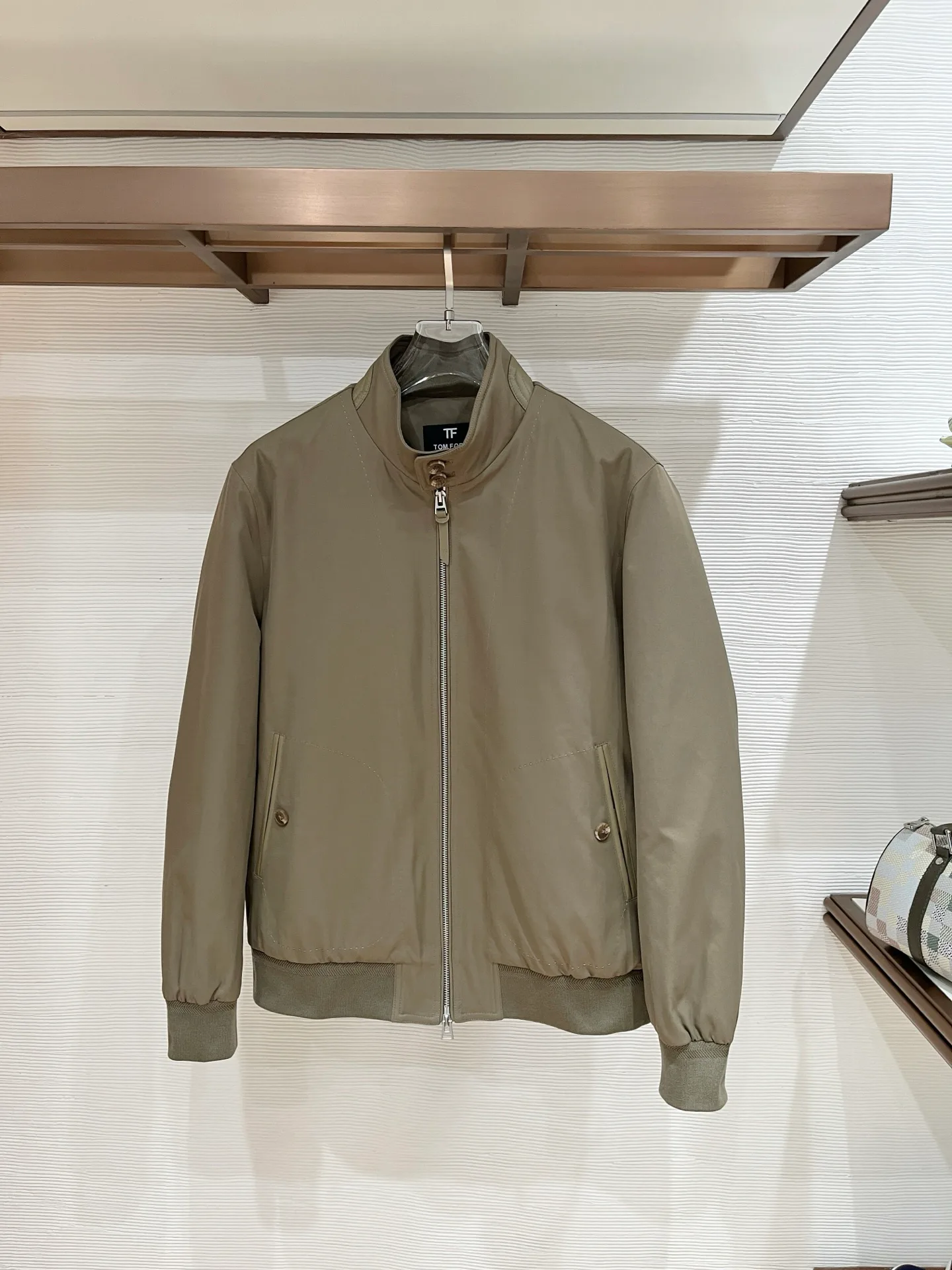 Пуховики Женские Tom Ford 243830