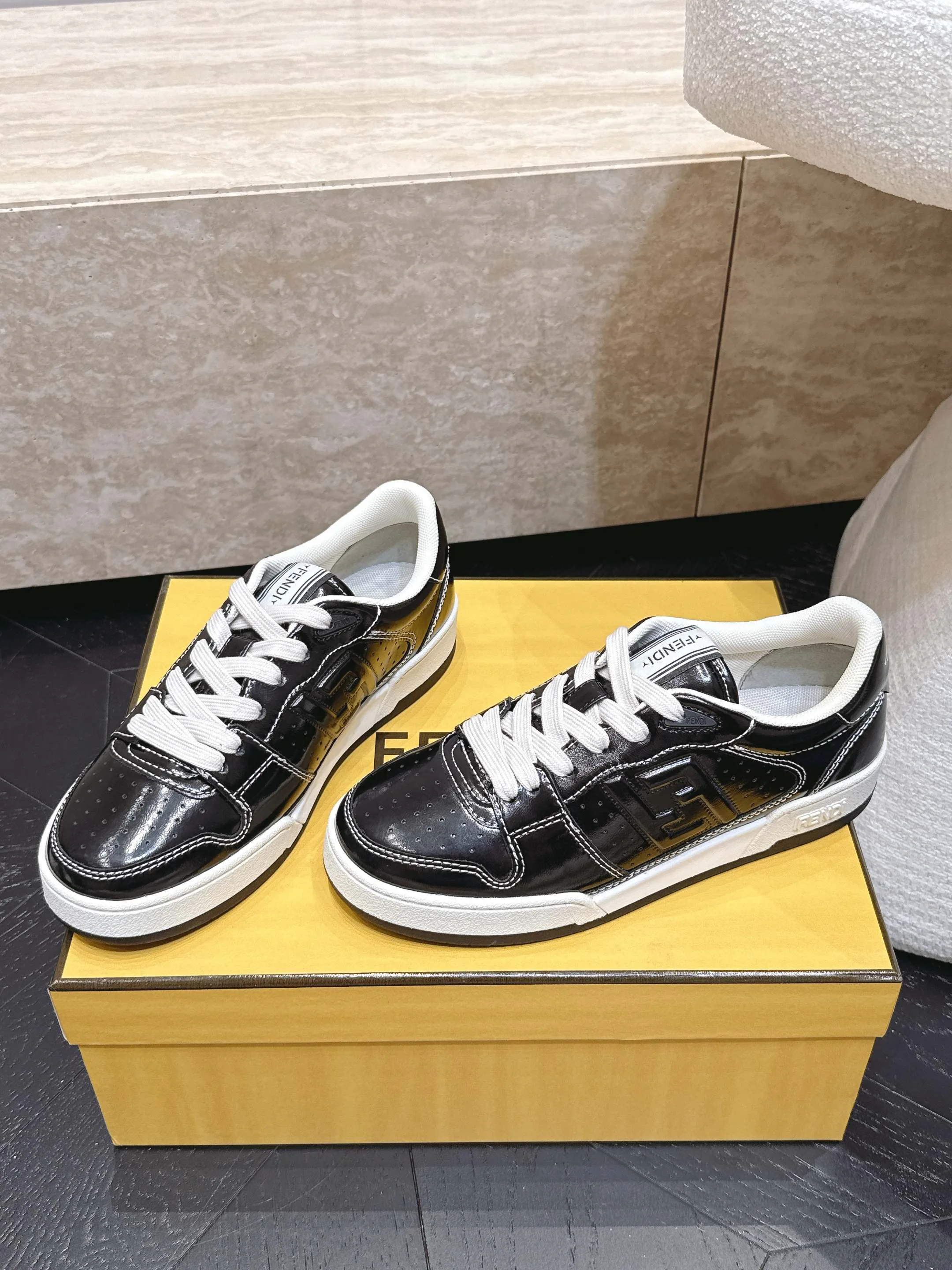 Кроссовки Женские Fendi 17682041
