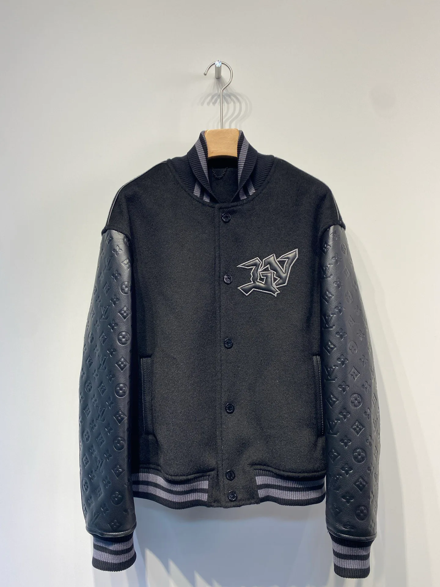 Куртки И Пуховики Женские Louis Vuitton 212518