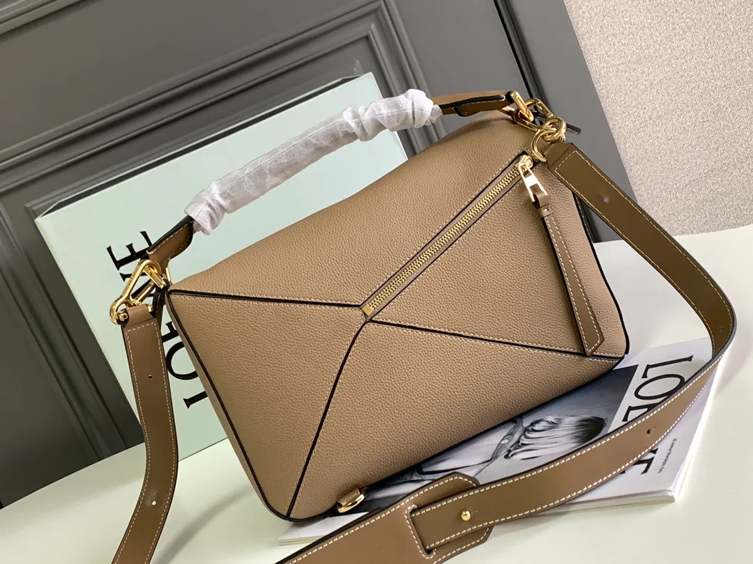 Классические Сумки Женские Loewe 11674574