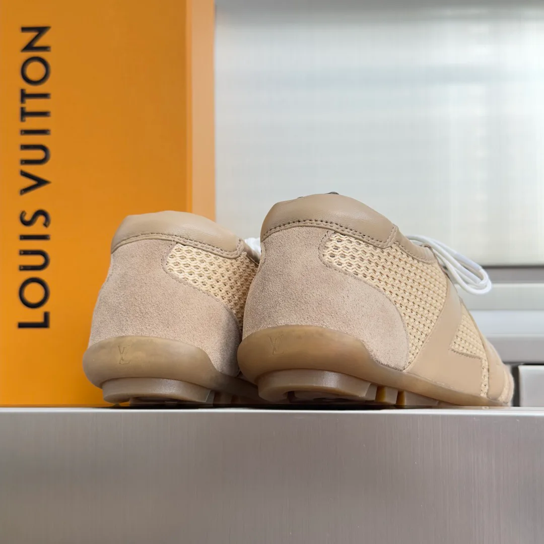 Кроссовки Женские Louis Vuitton 17950618