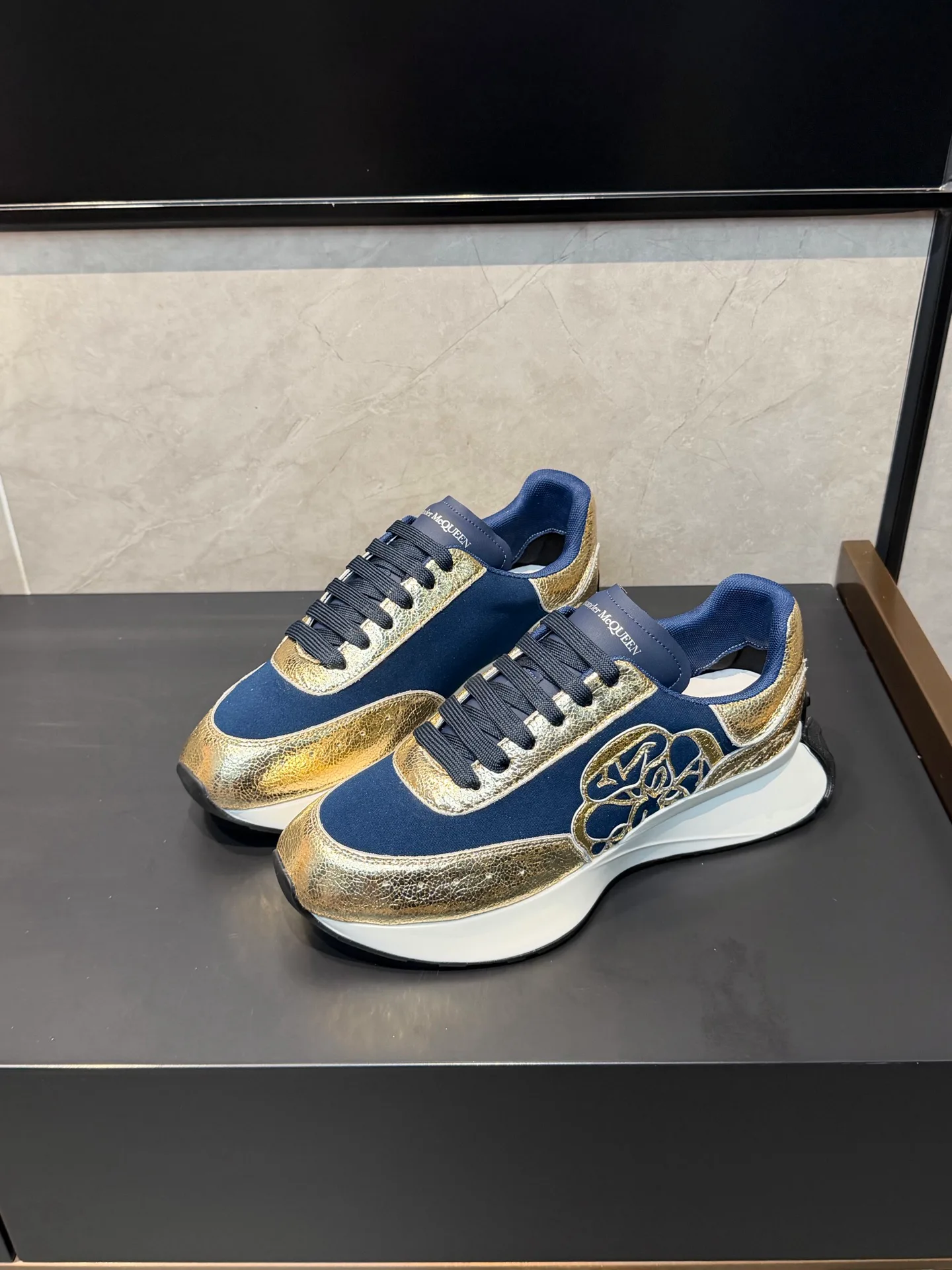 Кроссовки Женские Alexander Mcqueen 18891468