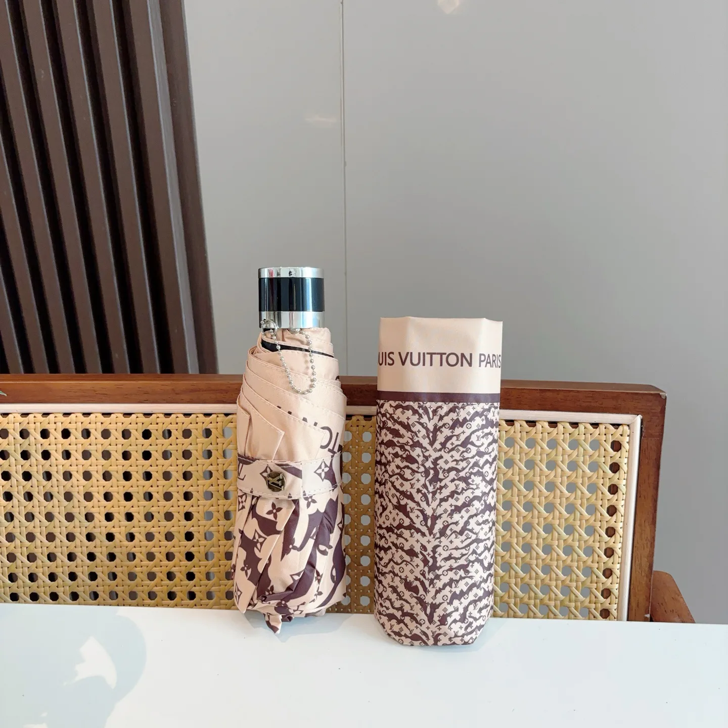 Зонты Louis Vuitton 1618373