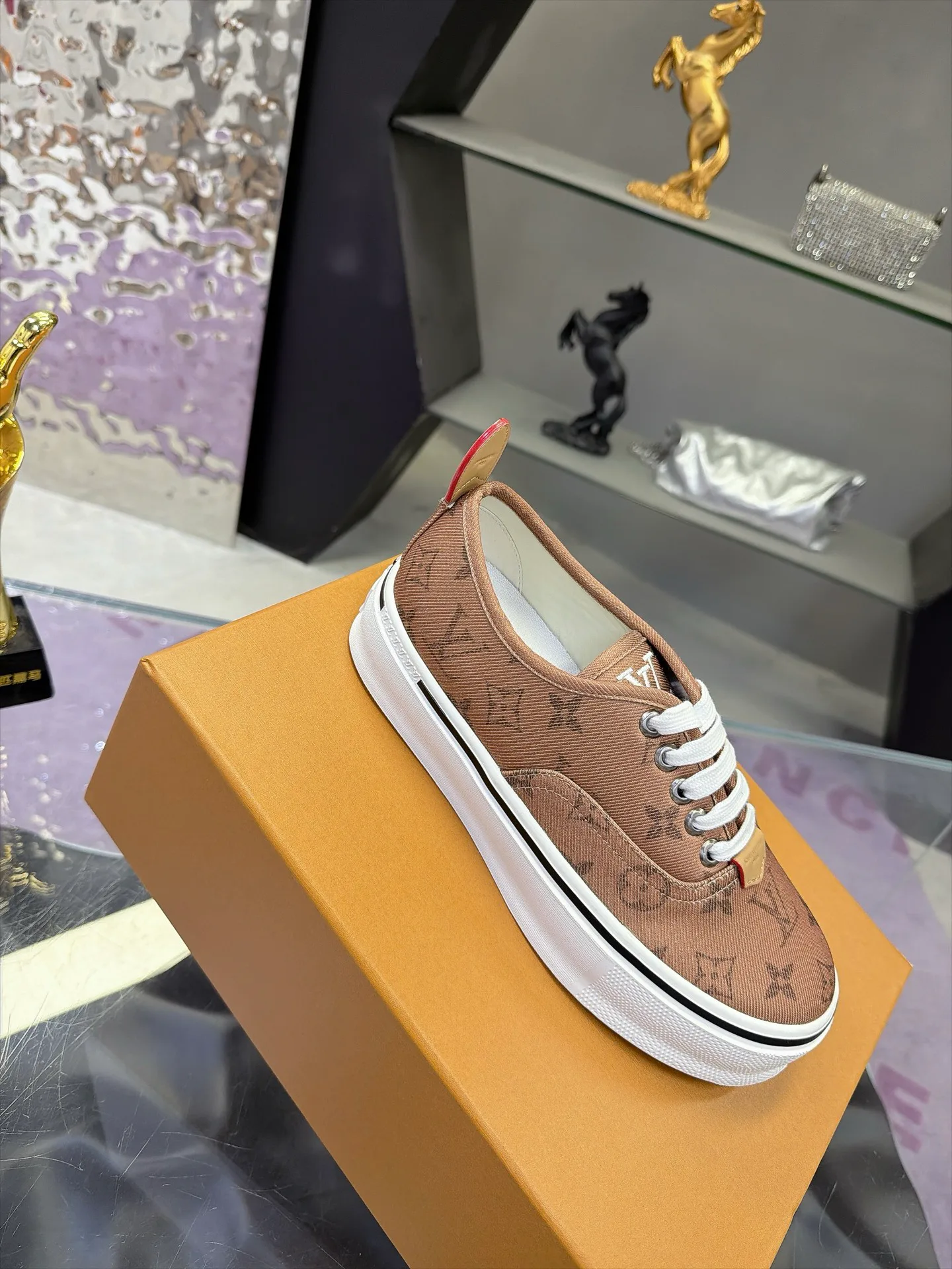 Кроссовки Мужские Louis Vuitton 17930904
