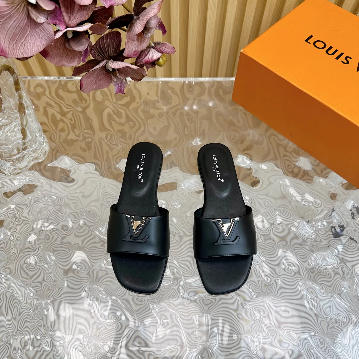 Шлепанцы Женские Louis Vuitton 629252
