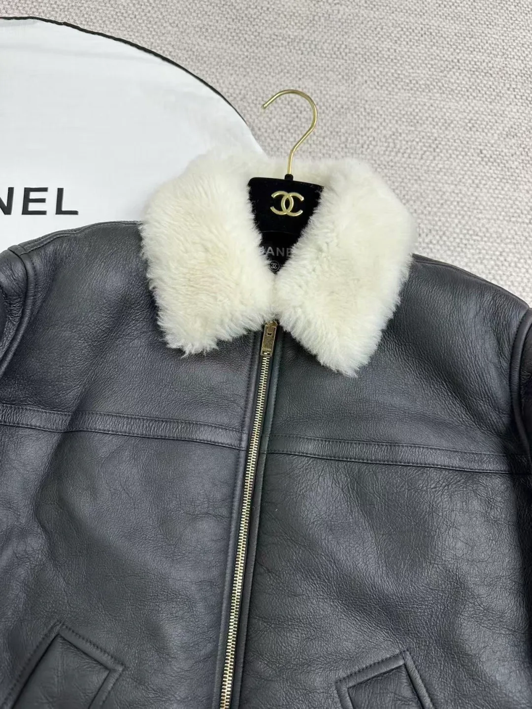 Кожаные Куртки И Дублёнки Женские Chanel 18363158