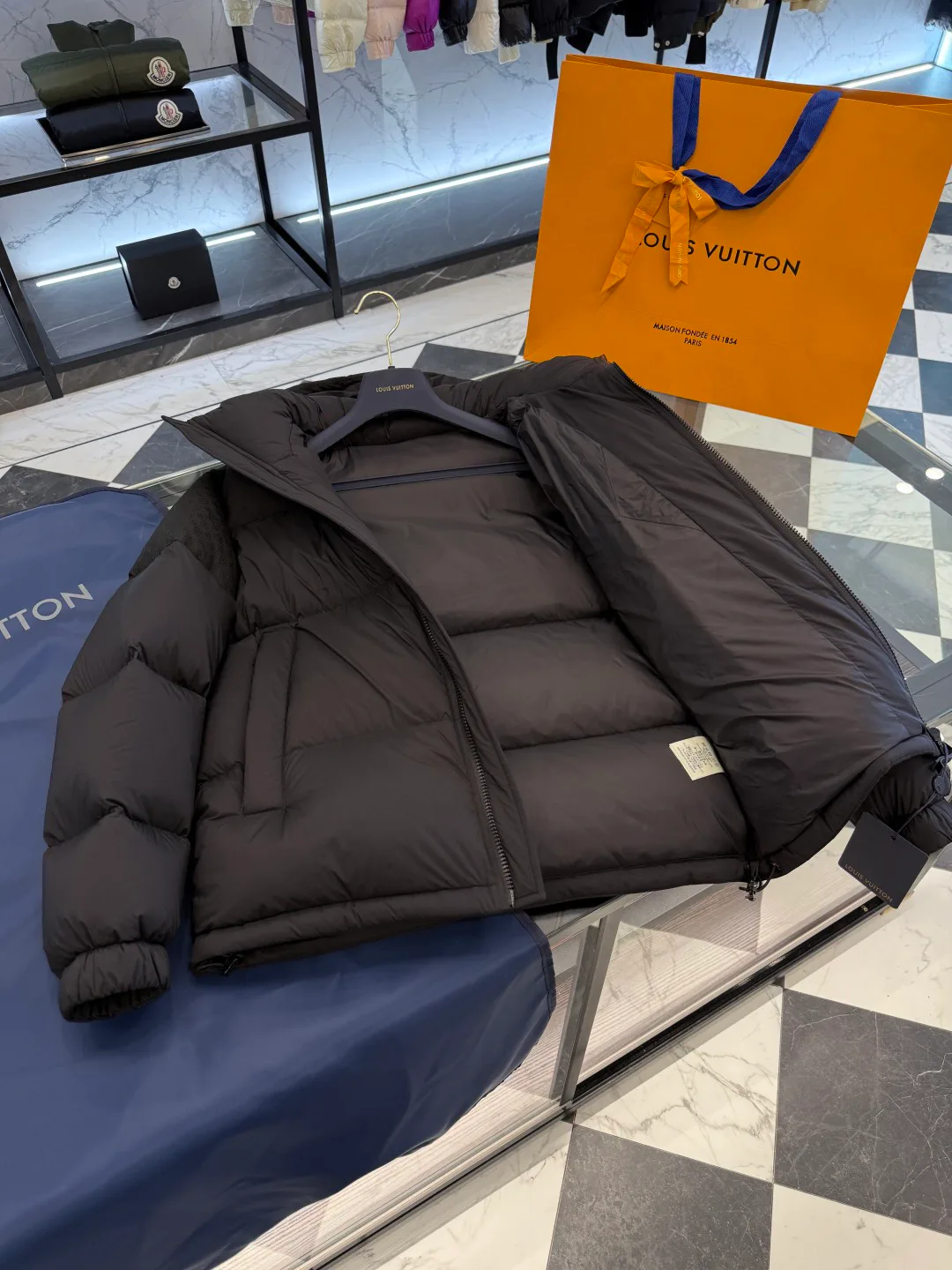 Куртки И Пуховики Женские Louis Vuitton 1749839