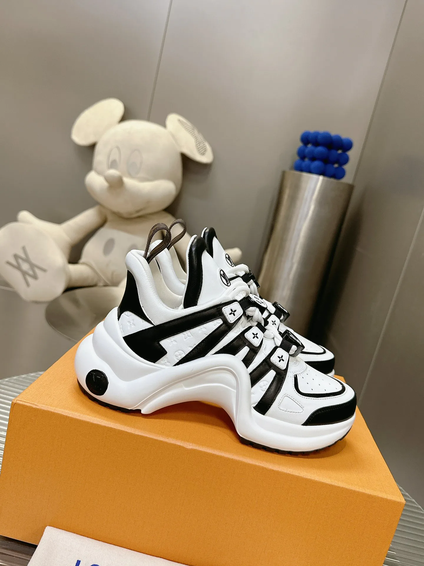 Кроссовки Женские Louis Vuitton 10273362