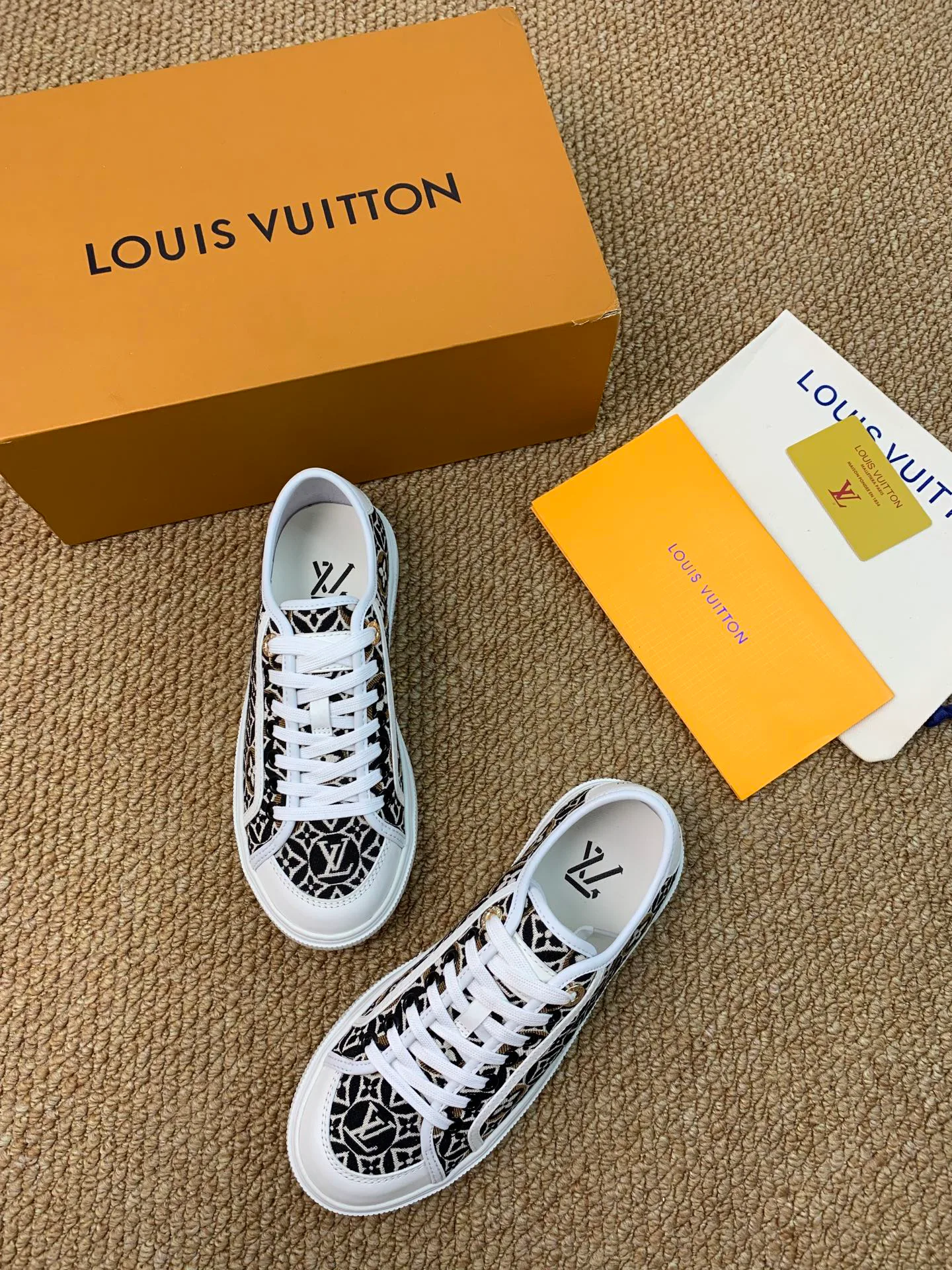 Кроссовки Женские Louis Vuitton 17545201